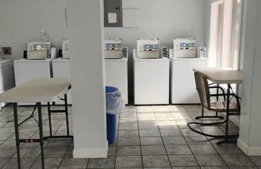 Gated 1 King Bedroom 1 Bath Apt with Full Kitchen 129 - Foto 14