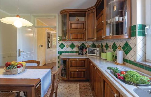 5 Bedroom Beautiful Home In Labin - Photo 40