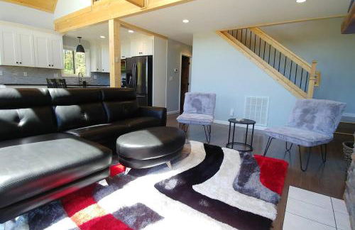 Peace of Heaven, Modern Chic Cabin, Majestic Mountain Views, Hot Tub, Fire Pit, Outdoor Games, Close to Town - Foto 47