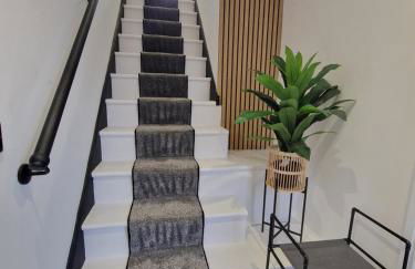 Modern Detached 3 bedroom home with off-road parking & bike store - Photo 18