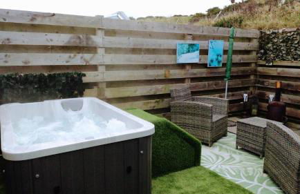 Adorable private couples retreat with hot tub - Photo 19