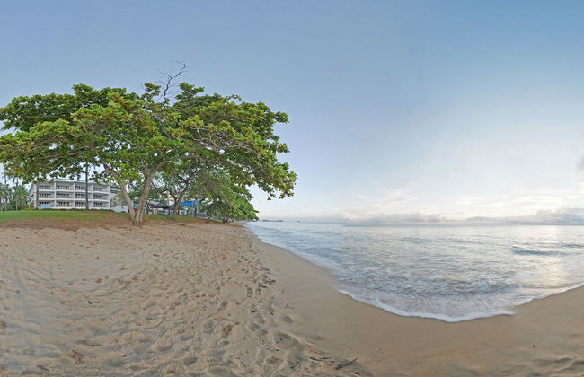 Beachfront Apartments on Trinity Beach - Photo 49