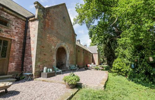 Chetwynd Lodge - Photo 4