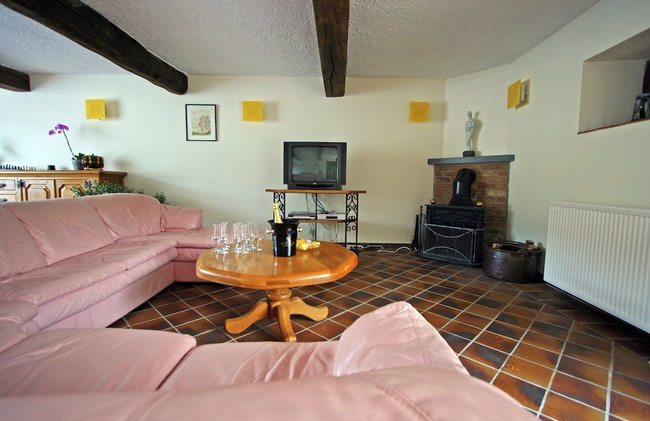 Winenne Home With Hot Tub - Photo 17