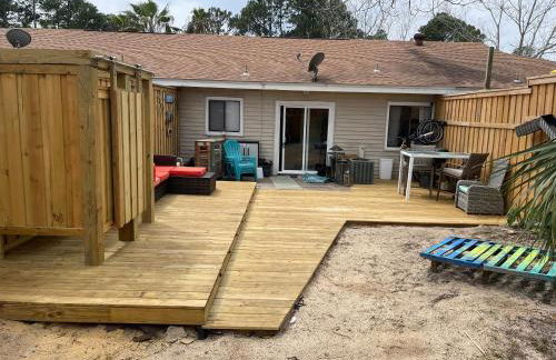 Destin-y 30A Beach Retreat Self Checkin - Huge Private Backyard Deck with Outdoor Shower - Foto 38