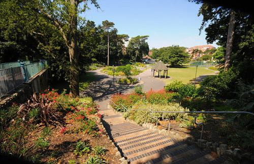 A Beautiful Apartment with Stunning Sea Views & Private Balcony - Photo 23