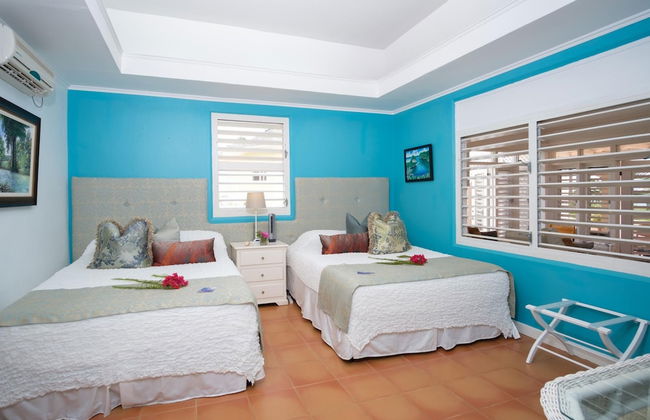 Dreamin Villa - 3 B R Beachfront w Staff - Photo 28