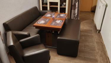 Halle, TOP -PREISE, große 79 qm SD FeWo, EG, wahlweise mit 1- 3 DZ, inklusiv TV Lounge, Küche, Bad WC Einfach und gut, Langzeitmieter VB Preise - Foto 3