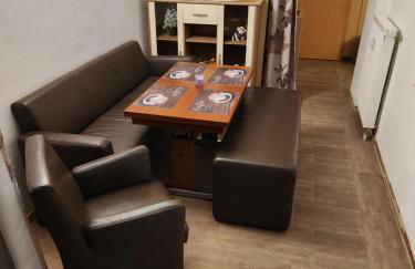 Halle, TOP -PREISE, große 79 qm SD FeWo, EG, wahlweise mit 1- 3 DZ, inklusiv TV Lounge, Küche, Bad WC Einfach und gut, Langzeitmieter VB Preise - Foto 3