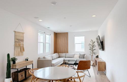 Central, Urban Townhouse with Private Roof Deck - Foto 1