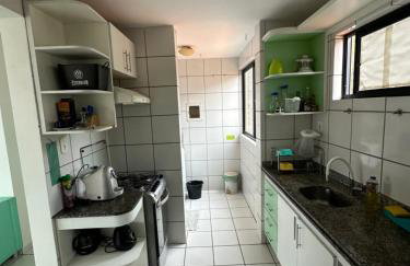 Apês Completos na Litorânea l Cozinha e Conforto l Ferreira Hospedagens - Foto 13