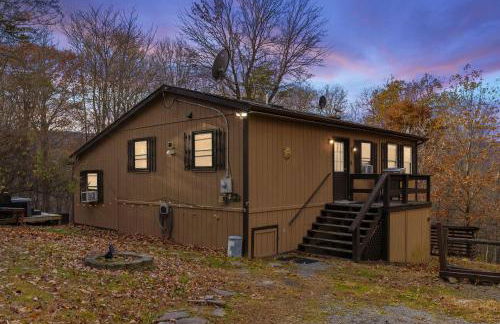 River Access Cabin with Hot Tub, Fire Pit, & WiFi! - Foto 48