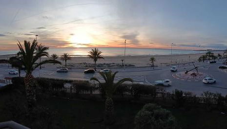 Primera linea playa Apto recien reformado Piscina - Foto 3