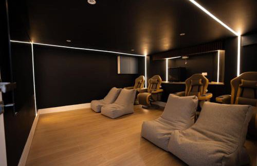 Luxury 6 Bed near city centre with Cinema Room & games room plus 5 bathrooms - Foto 3