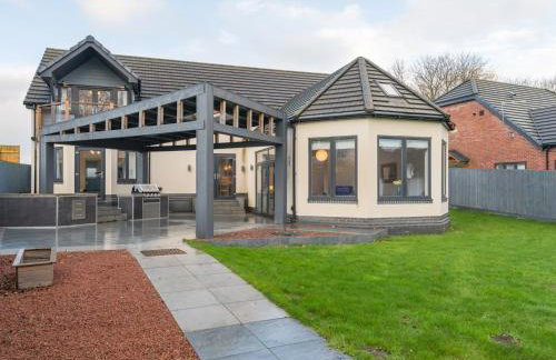 Modern 4-Bed Home Spacious & Comfortable - Pass the Keys - Foto 50