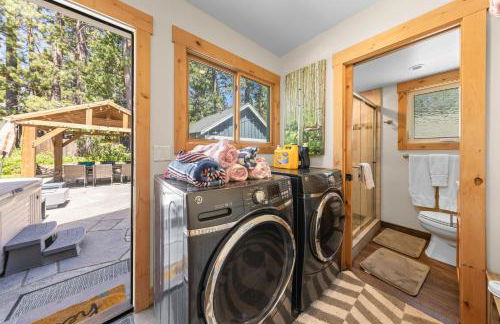Rustling Grove in Tahoe City - Pet-Friendly, Walking Distance to Downtown and Lake - Private Hot Tub - Foto 23