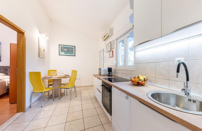 Spacious Prgomet Retreat With Private Pool, Fitness Centre, and Garden - Foto 15