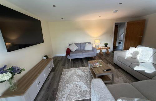 Four Bedroom House With Private Pool - Stunning countryside location with parking close to Chester City Centre - Photo 15