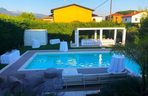 Exclusive Villa with Private Swimming Pool - Photo 24