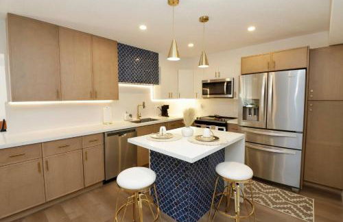 Luxury Oasis Getaway w/pool 15 mins from beach - Foto 10