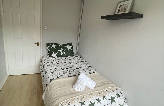 3 Bed House - Sleeps 5 - Garden - Parking - Wifi - Foto 5