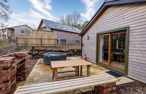 Ashenhurst, woodland lodge with hot tub for 4 - Foto 3