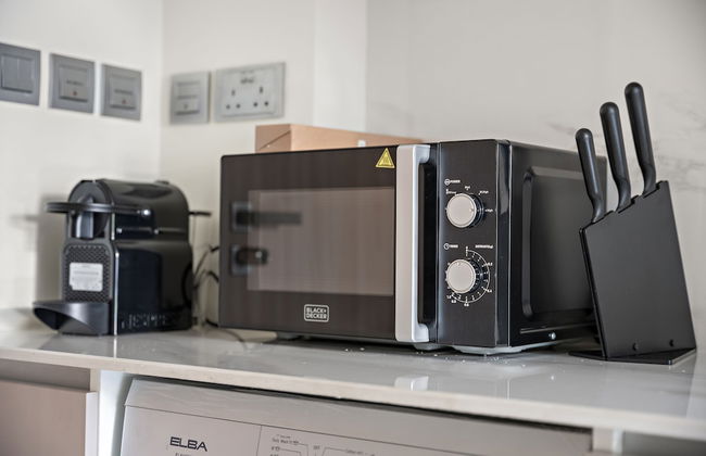 WelHome - Your Dubai Getaway: Cozy Studio at Azizi Rivera 4 - Photo 13