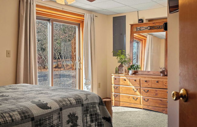 Lake View Chalet by Avantstay Lake Access + Deck - Foto 2