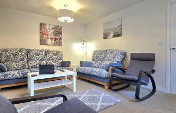 Modern Comfy 3 Bed Home - Free 2 space driveway - Free road parking - Free Netflix - Foto 4