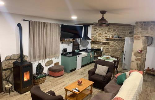 CASA RURAL PUERTO - casa completa con espacio exterior, wifi, estufa, barbacoa, piscina y zona de aparcamiento privada - IDEAL PARA DISFRUTAR EN FAMILIA O GRUPO DE AMIGOS - Foto 11