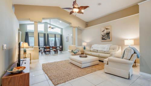 Peaceful Waterfront Pool Home 3 Bedroom Home by RedAwning - Foto 5