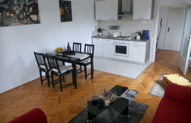 Spacious Apartment With Terrace & Outdoor Kitchen Surrounded by a Garden - Foto 5