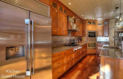 Gingerbread House on Mooselookmeguntic Lake - Foto 21