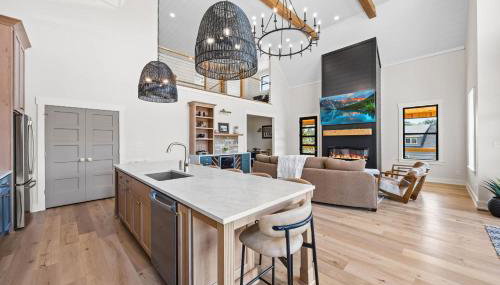 NEW Spacious Clarkson Getaway w Games & Yard - Foto 4