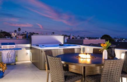 Sunset Serenity by Avantstay Rooftop w/ Hot Tub & Fire Pit, 3 Blocks to Beach! - Foto 4