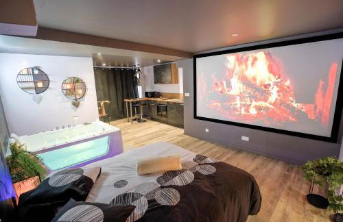 Suite de luxe Balnéo et Cinéma Le Saona - Foto 1