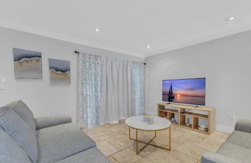 Tropical Oasis with Heated Pool and BBQ - Foto 8