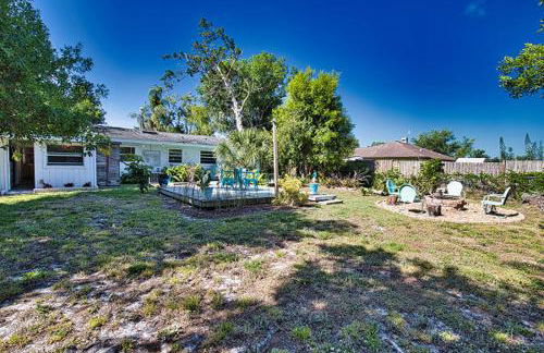 Pet Friendly & Firepit Minutes to Beach Sleeps 6 - Foto 55