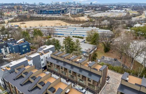 Modern Multi-Level Retreat with Rooftop Hot Tub - Foto 66