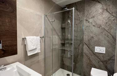 Apartment Touch The Sky Split - Photo 10