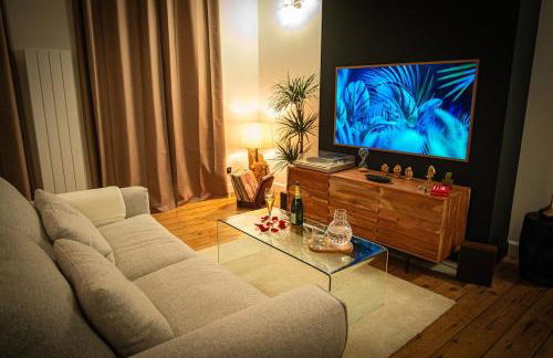 La Parenthèse Suites - appartement luxueux avec sauna et baignoire balnéo - Foto 12