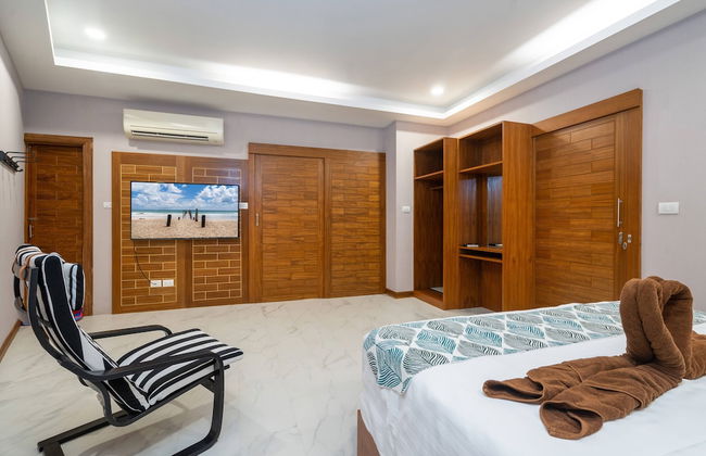 Bright Luxury Villa W Garden Pool & Sauna - Photo 9