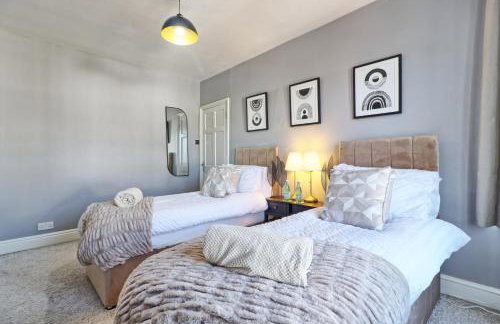 Large Southend Beach House Sleeps 8 Free Parking x 2 Perfect for Contractors 4 King Beds or 8 Single Beds by The Opulent Property Project UK - Foto 29