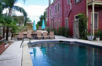 Macarty House, A Bohemian Resort with pool and cabana bar - Foto 1