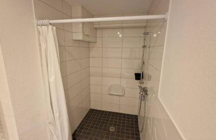 Moderne, barrierefreie Wohnung im Herzen der Stadt mit Parkplatz, WLAN und TV - Marta - Foto 12