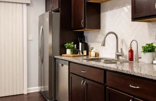 Private Oasis with Spacious Backyard - Foto 29