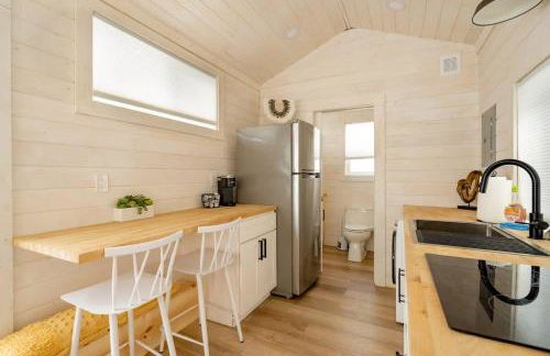 Stay Portland - The Tiny Oasis Steps to Local Coffee & Restaurants - Photo 48