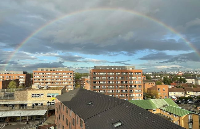 Stylish and Chic 1 Bedroom Apartment in Canning Town - Photo 13