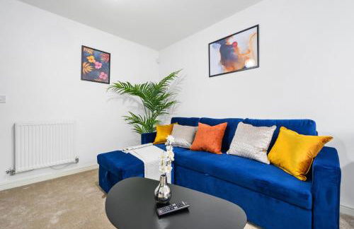 Superb Two Bedroom House Near Etihad & Coop Live - Free Parking - Foto 20