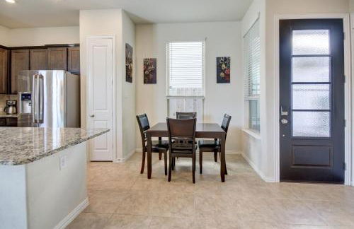 Meticulously-maintained 3-BR Townhouse w/ Backyard ~ Double-Story! - Foto 5